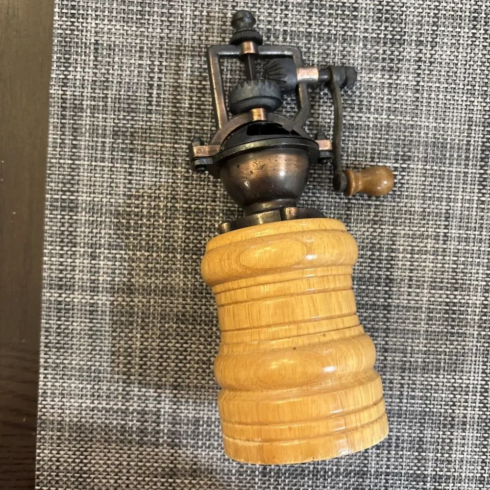 Vintage Old Fashion Hand Crank Copper & Wood Pepper Mill Spice Grinder